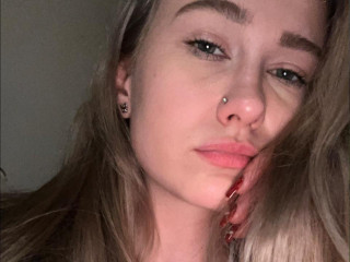 glossybabe18 - Hallo und herzlich willkommen auf meiner Seite! Ich freue mich schon darauf, mit dir Spa� zu haben. - live,chat,