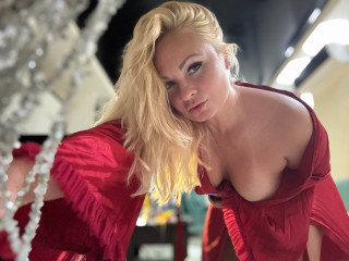 JANEPUSSYCAM ist blond, weiblich,  bisexuell und vollrasiert