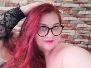 danielas ist blond, weiblich,  heterosexuell und vollrasiert