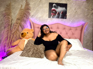 Die Livecam von AriaRose bietet Anal-Sex, Devot, Exhibitionismus, Fesselspiele, Fetisch, Lack und Leder, Oralsex, Outdoor, Parkplatz-Sex, Schlucken im Sexchat