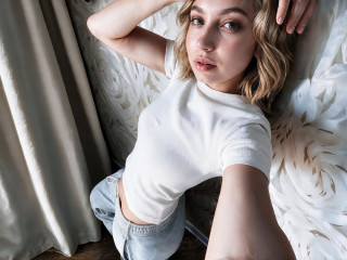 KamilaXHot sagt von sich: Wundersch�nes M�dchen, mach mit und lass dich von mir in die bunte Welt deiner Fantasien entf�hren! Ich bin frisch, s��, lustig und hei�!
